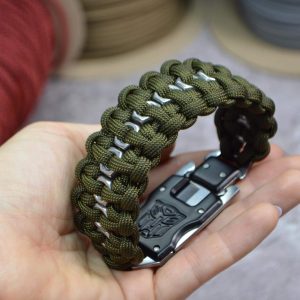 Men's Paracord Bracelet with Knife Buckle